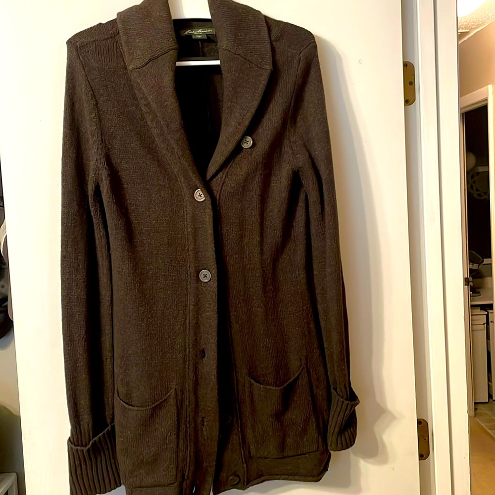 Women’s cardigan sweater. Size M